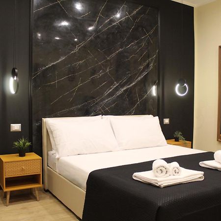 Blackwoody Contemporary Rooms - Napoli Centro Storico Via Toledo Zewnętrze zdjęcie