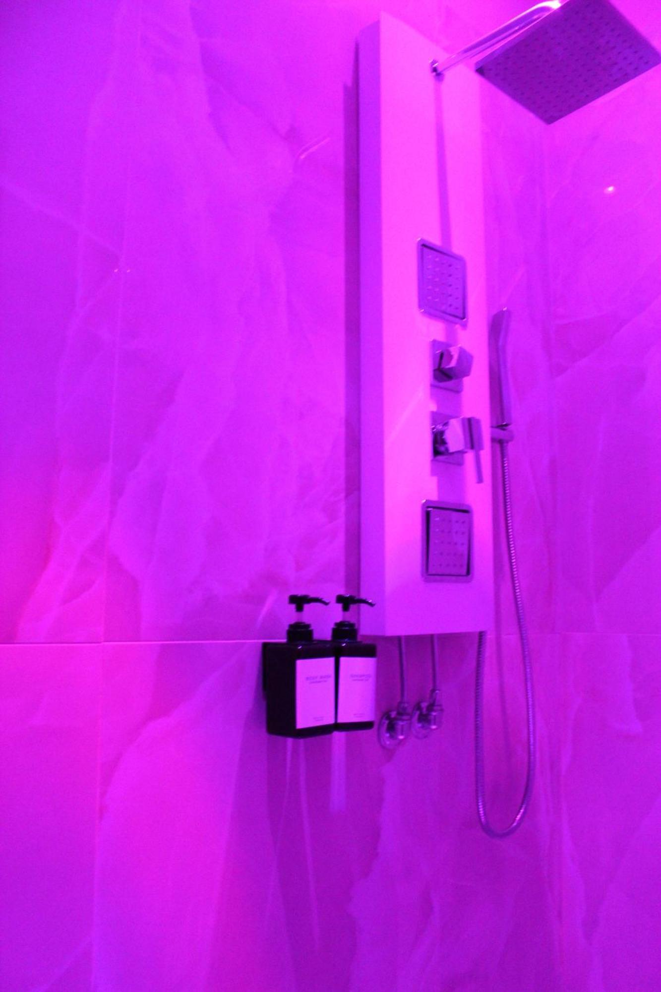 Blackwoody Contemporary Rooms - Napoli Centro Storico Via Toledo Zewnętrze zdjęcie