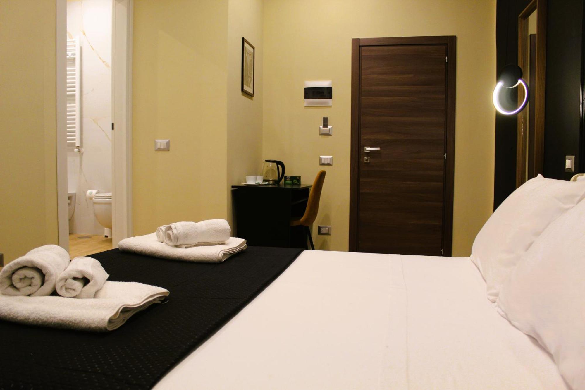 Blackwoody Contemporary Rooms - Napoli Centro Storico Via Toledo Zewnętrze zdjęcie