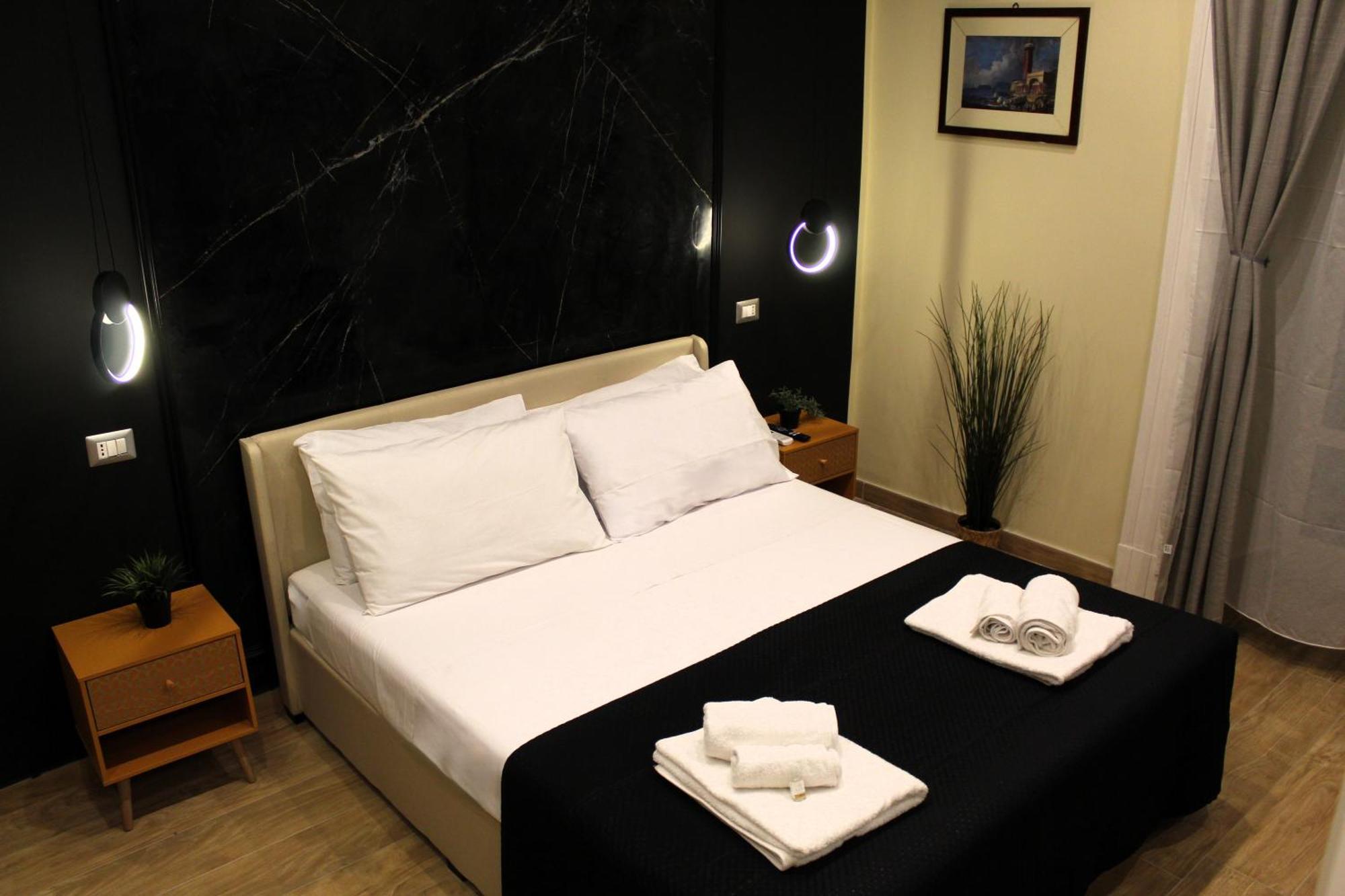 Blackwoody Contemporary Rooms - Napoli Centro Storico Via Toledo Zewnętrze zdjęcie