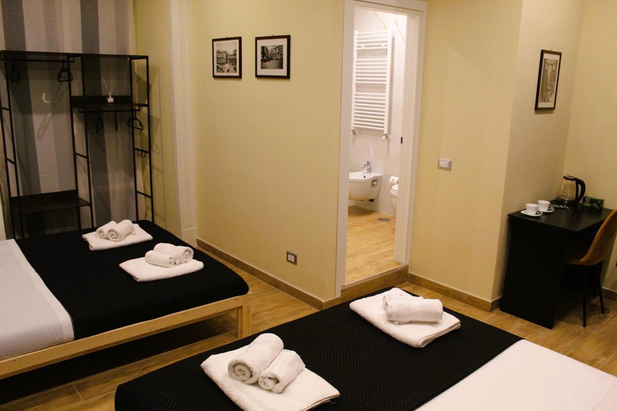 Blackwoody Contemporary Rooms - Napoli Centro Storico Via Toledo Zewnętrze zdjęcie