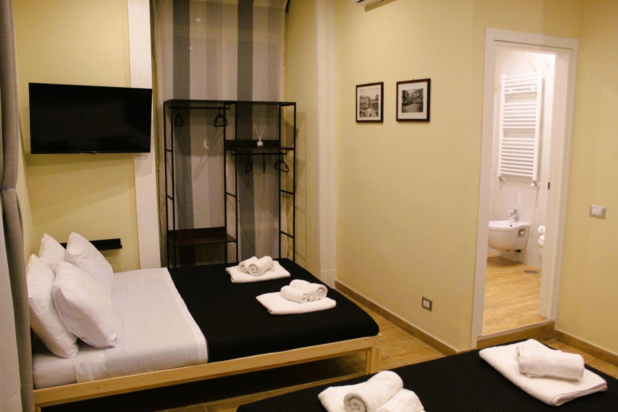 Blackwoody Contemporary Rooms - Napoli Centro Storico Via Toledo Zewnętrze zdjęcie
