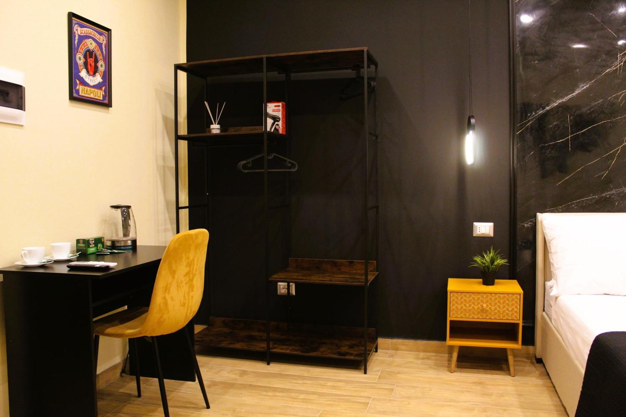 Blackwoody Contemporary Rooms - Napoli Centro Storico Via Toledo Zewnętrze zdjęcie