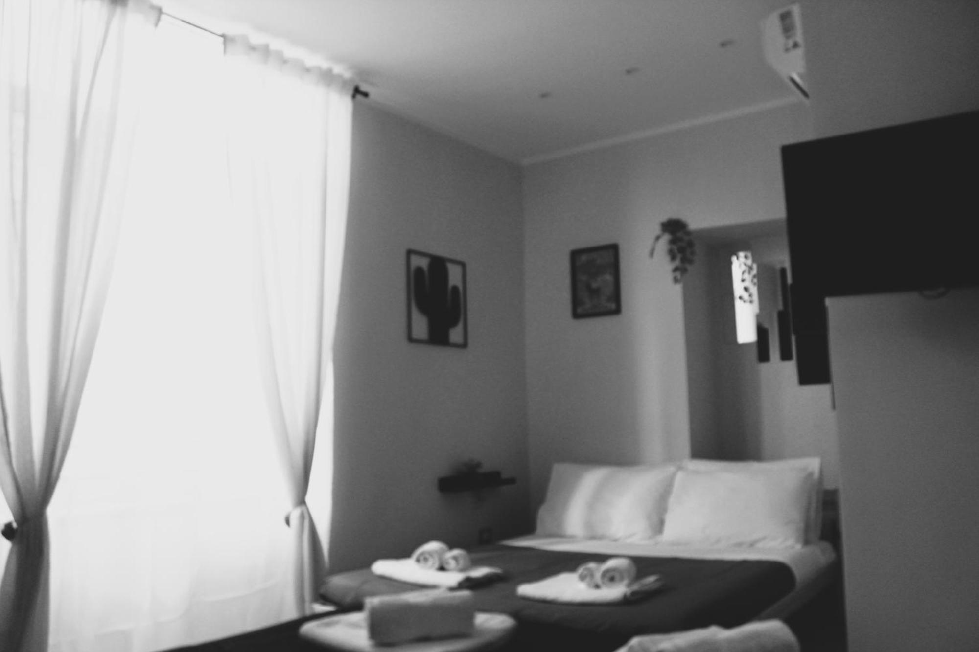 Blackwoody Contemporary Rooms - Napoli Centro Storico Via Toledo Zewnętrze zdjęcie
