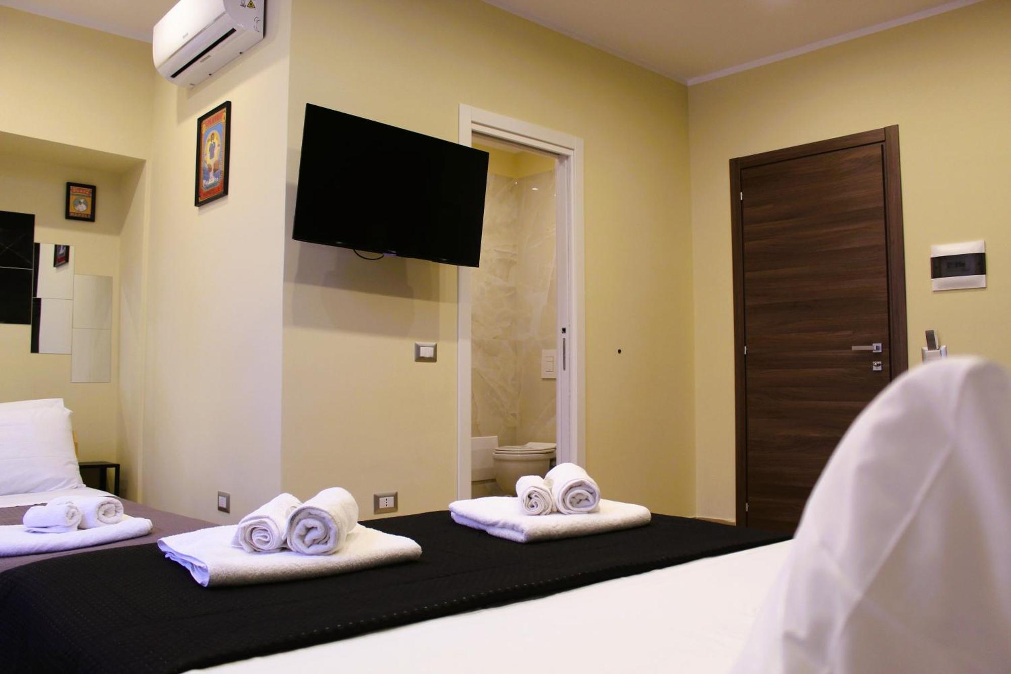 Blackwoody Contemporary Rooms - Napoli Centro Storico Via Toledo Zewnętrze zdjęcie
