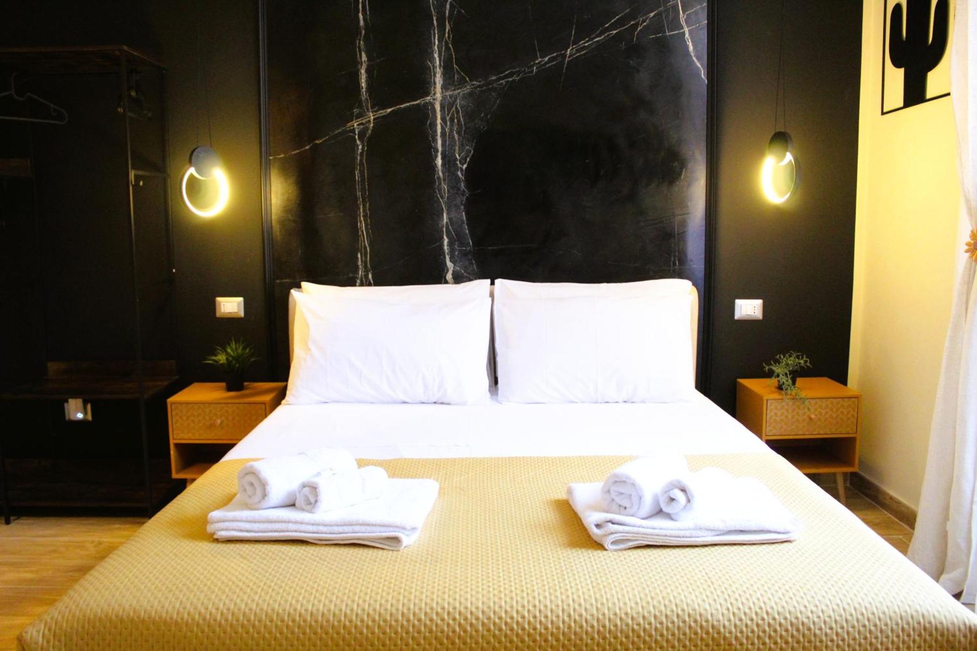 Blackwoody Contemporary Rooms - Napoli Centro Storico Via Toledo Zewnętrze zdjęcie