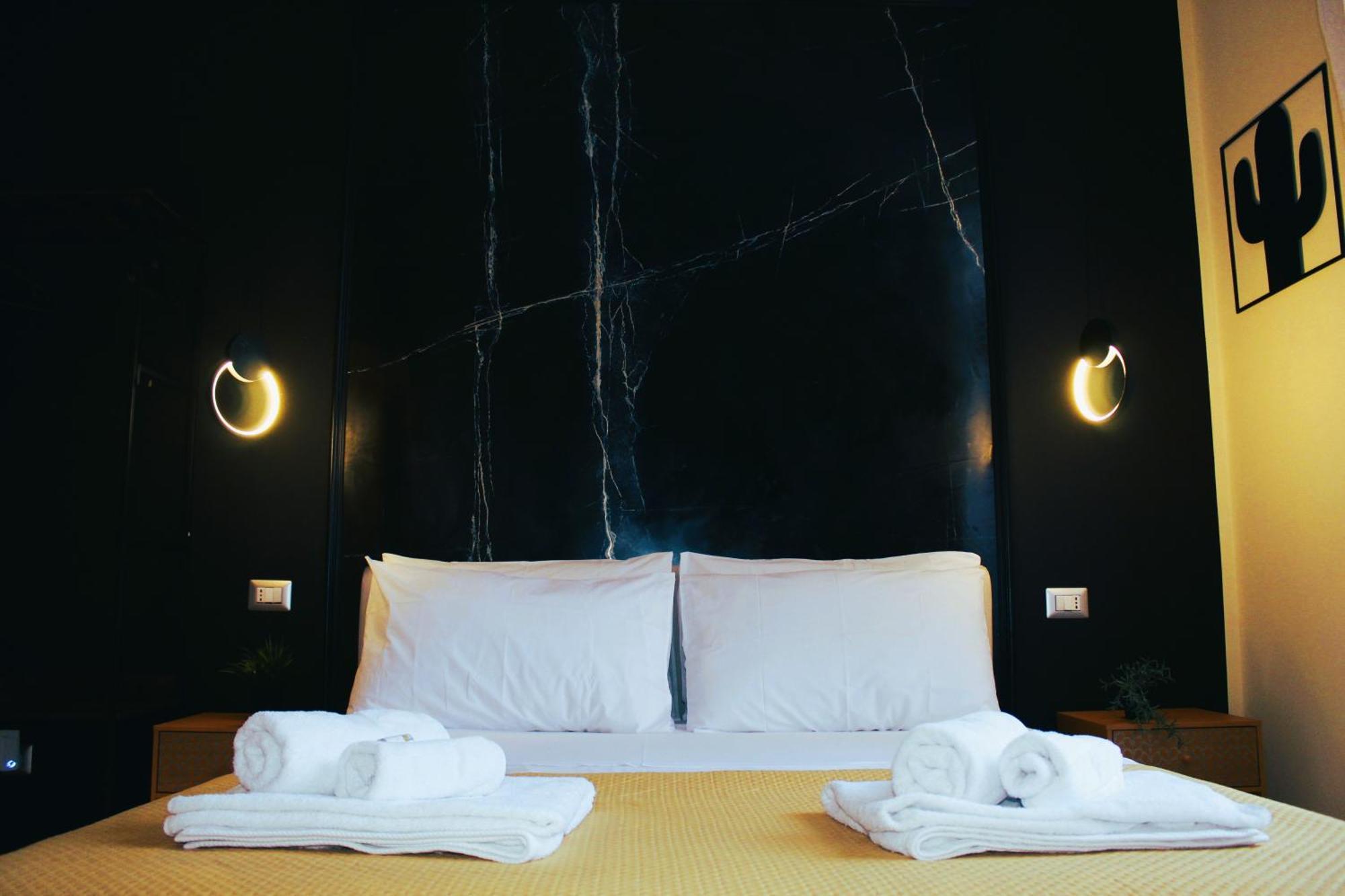 Blackwoody Contemporary Rooms - Napoli Centro Storico Via Toledo Zewnętrze zdjęcie