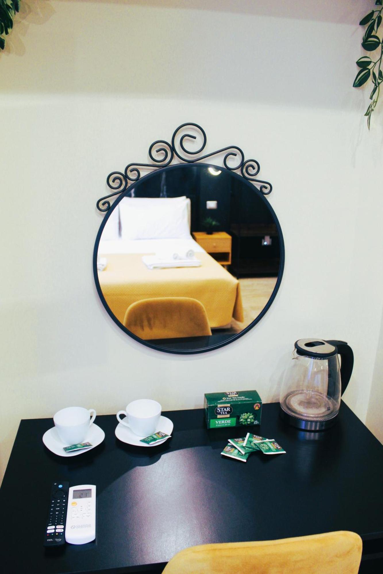 Blackwoody Contemporary Rooms - Napoli Centro Storico Via Toledo Zewnętrze zdjęcie