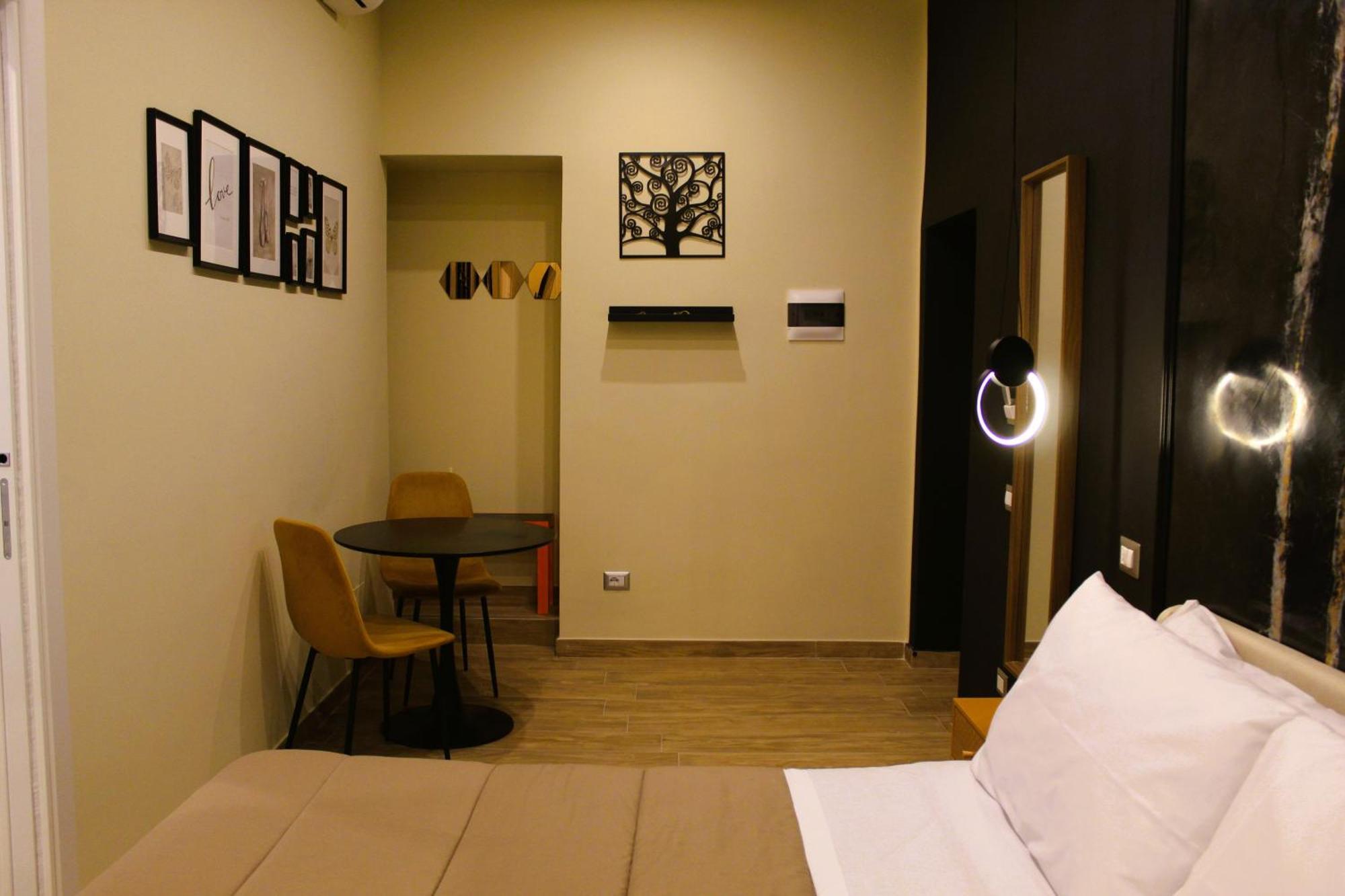 Blackwoody Contemporary Rooms - Napoli Centro Storico Via Toledo Zewnętrze zdjęcie