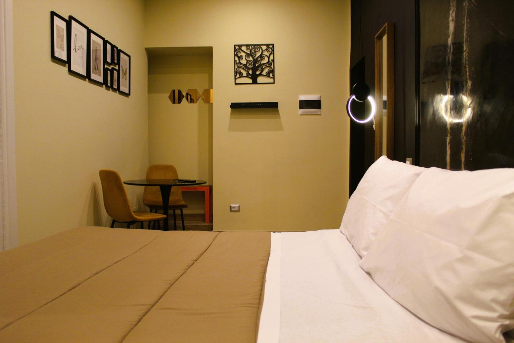 Blackwoody Contemporary Rooms - Napoli Centro Storico Via Toledo Zewnętrze zdjęcie